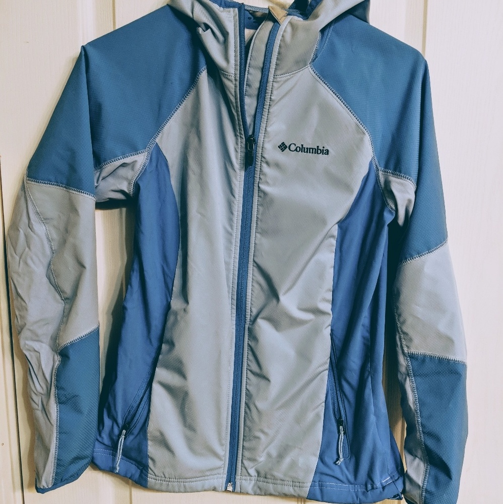 Nwot women's Columbia light weight coat.